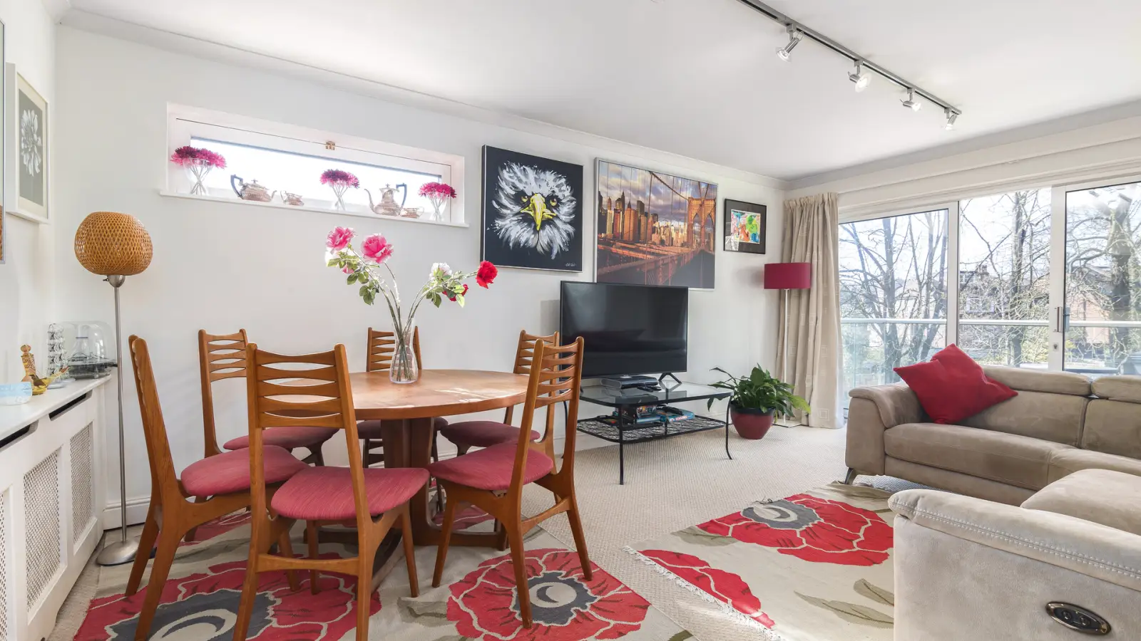 Flat Gowrie Road in Greater London