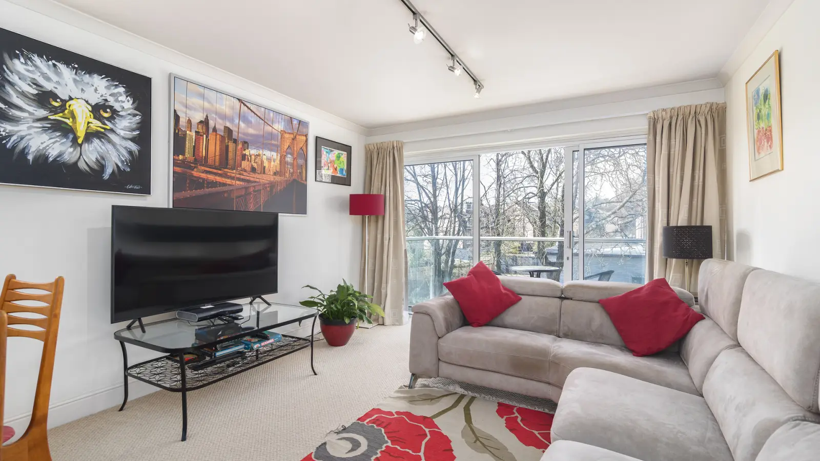 Flat Gowrie Road in Greater London