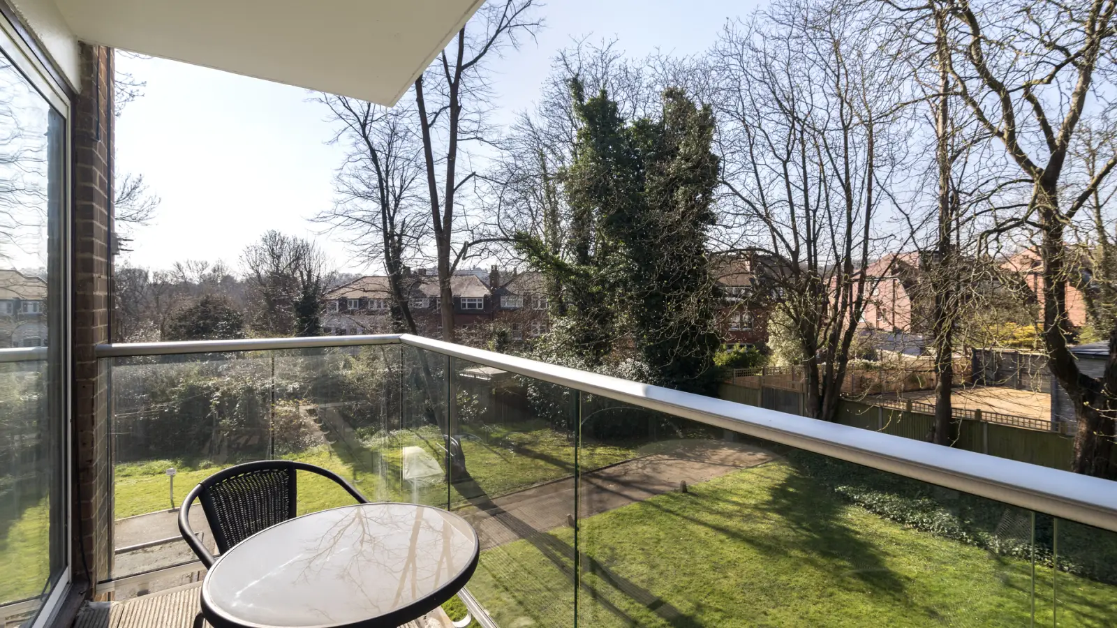 Flat Gowrie Road in Greater London