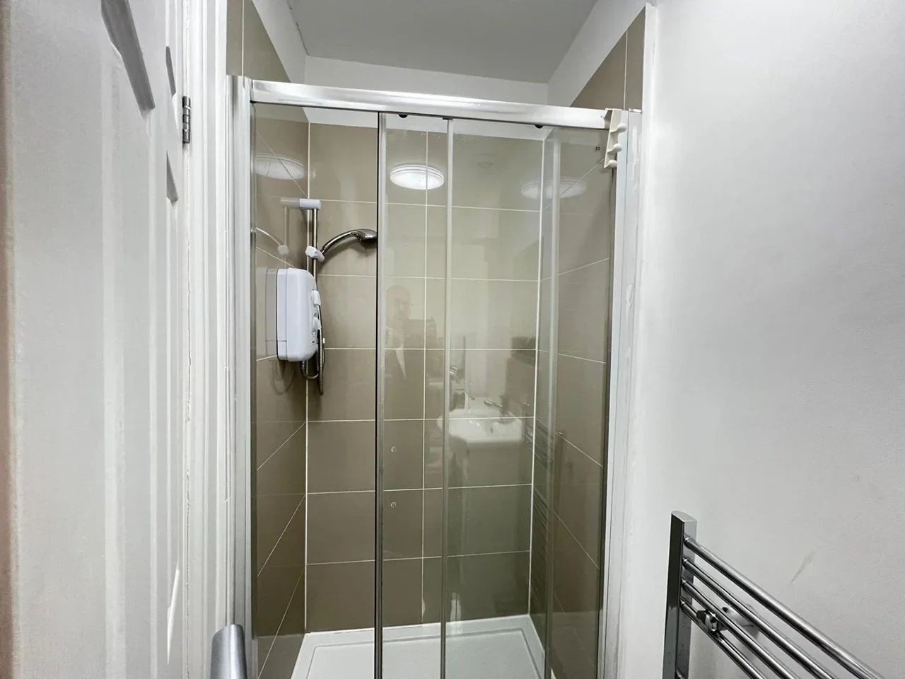 Flat Kenworthy Road in Greater London