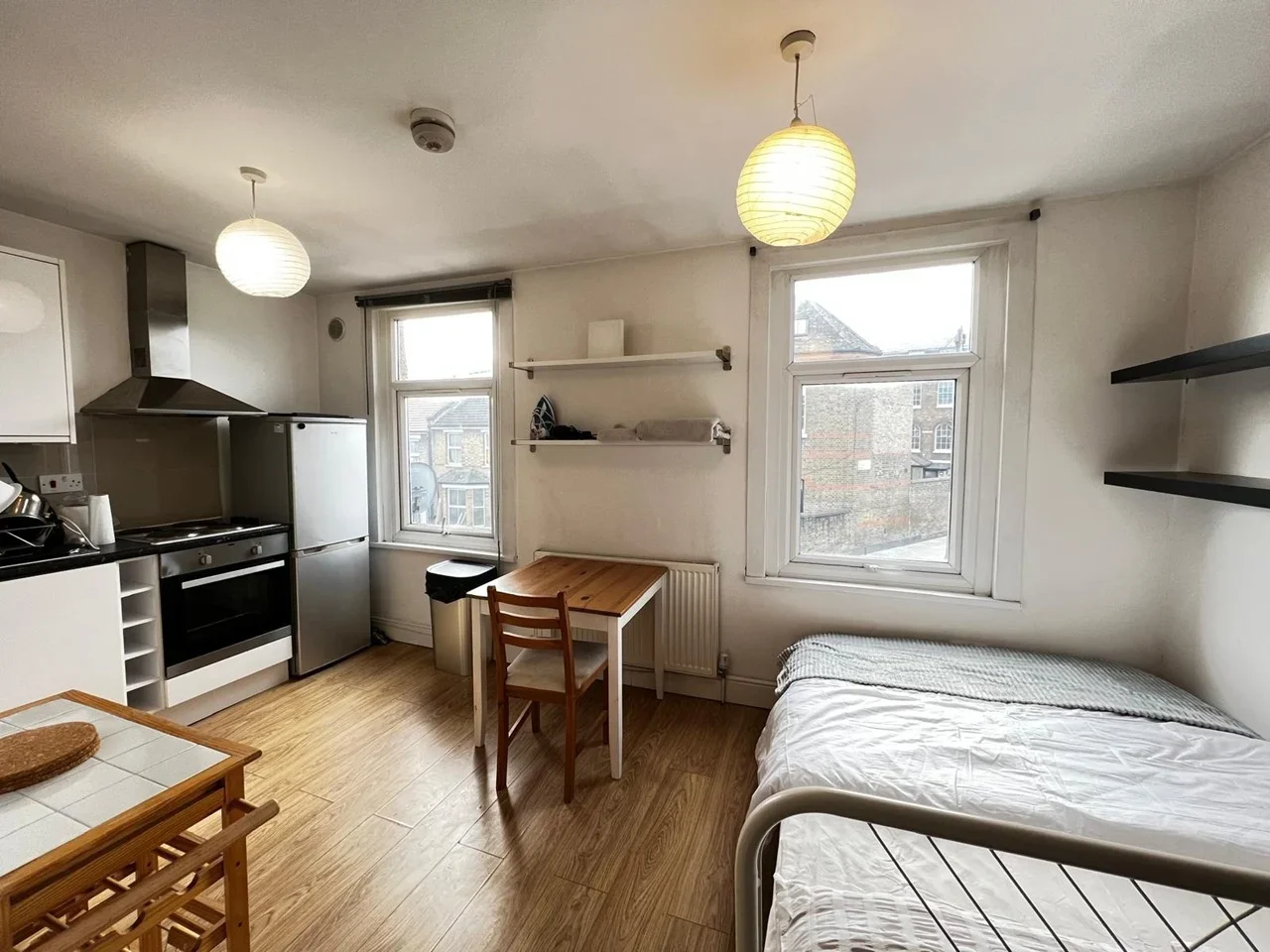 Flat Kenworthy Road in Greater London