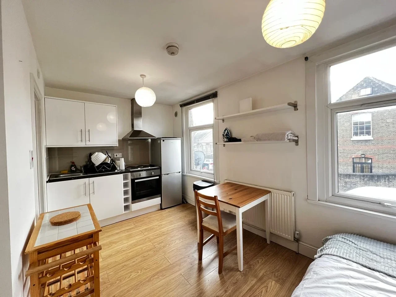 Flat Kenworthy Road in Greater London