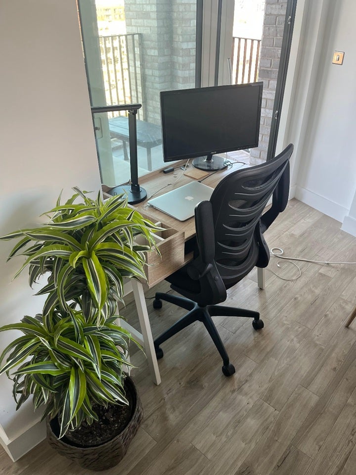 Flat Rookwood Way in Greater London