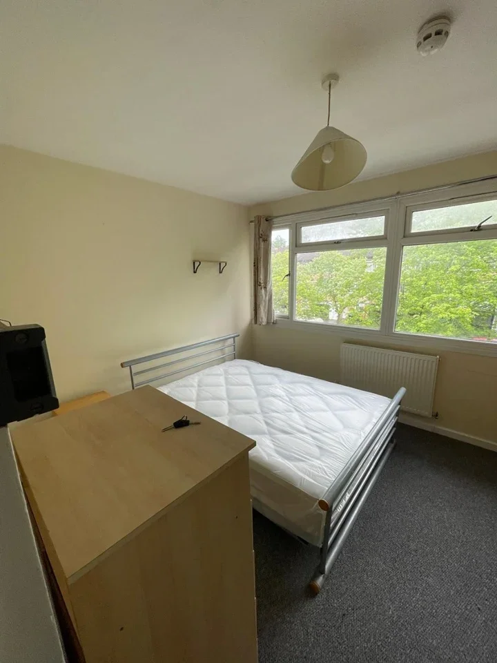 Room Porthleven Place in Milton Keynes