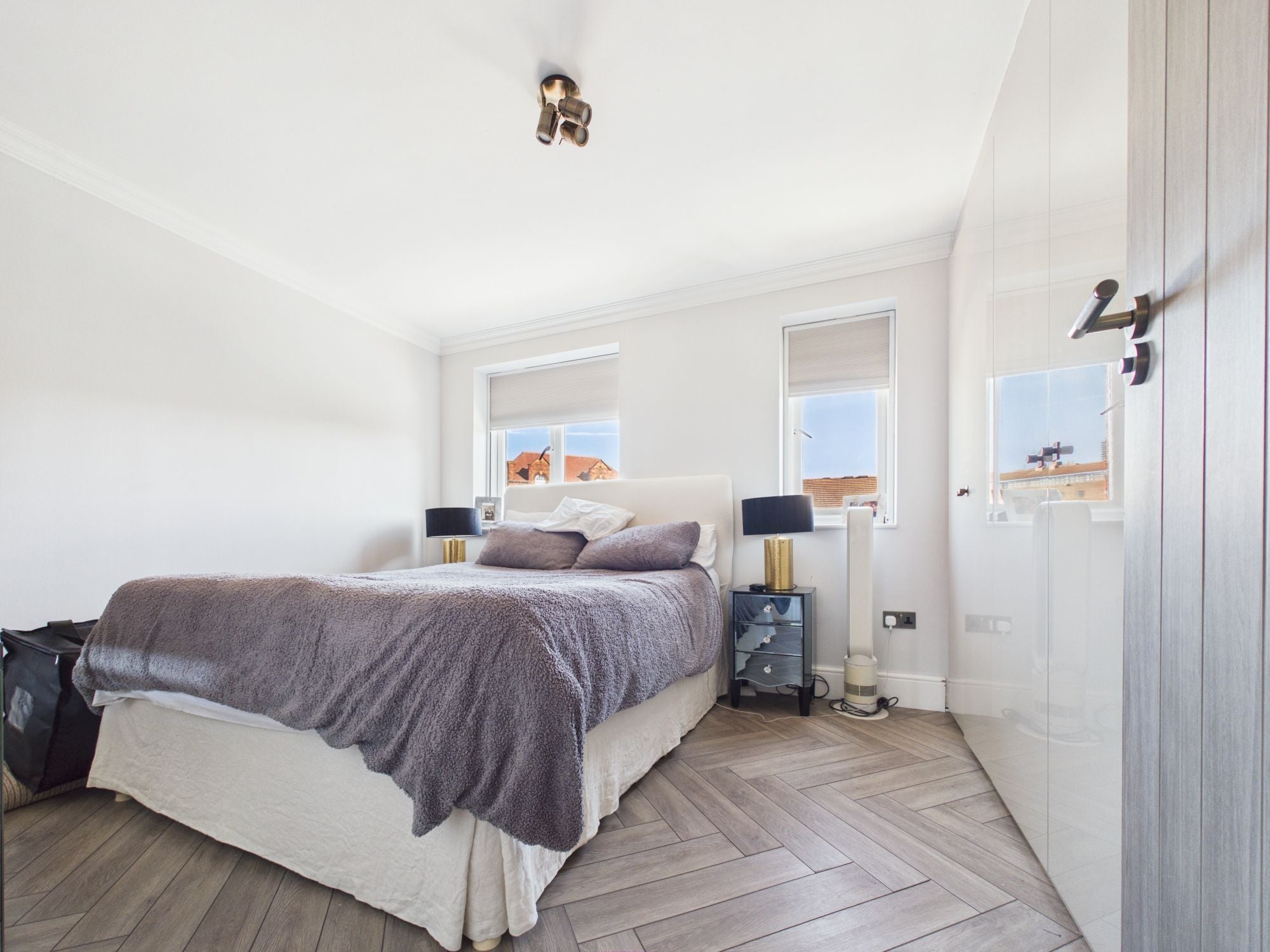 Flat Westferry Road in Greater London