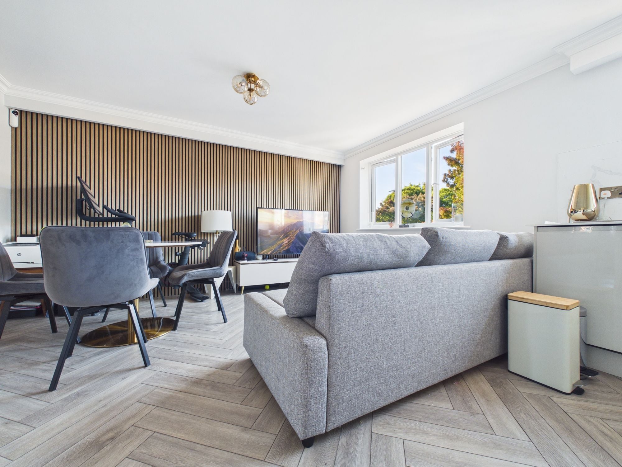 Flat Westferry Road in Greater London