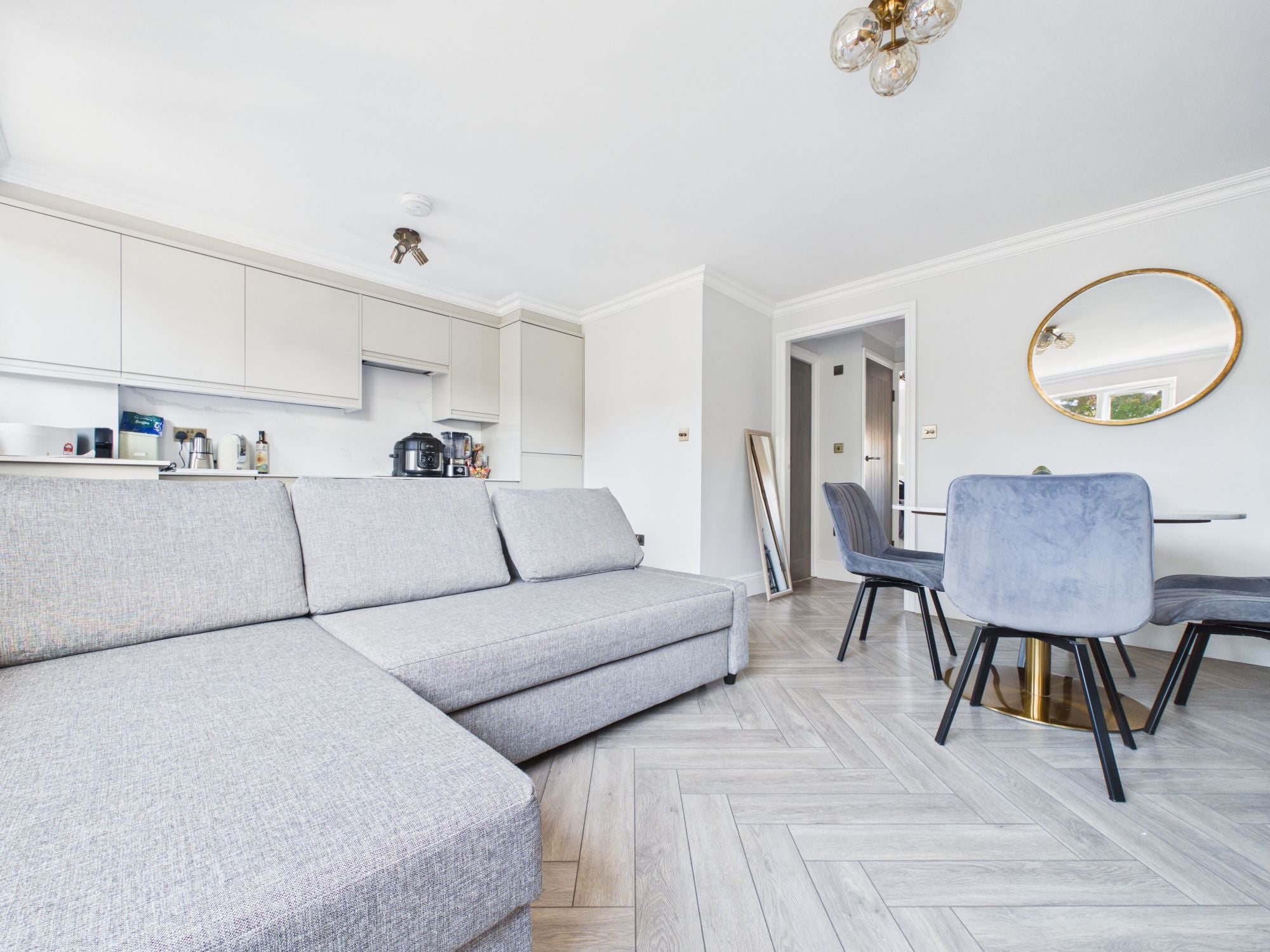 Flat Westferry Road in Greater London