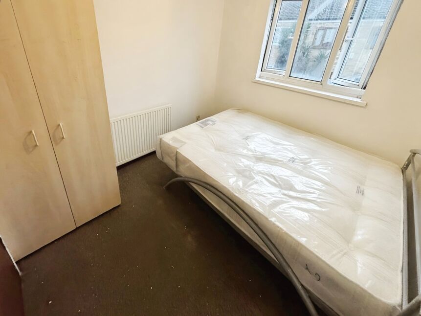 Flat Chesterton Road in Greater London