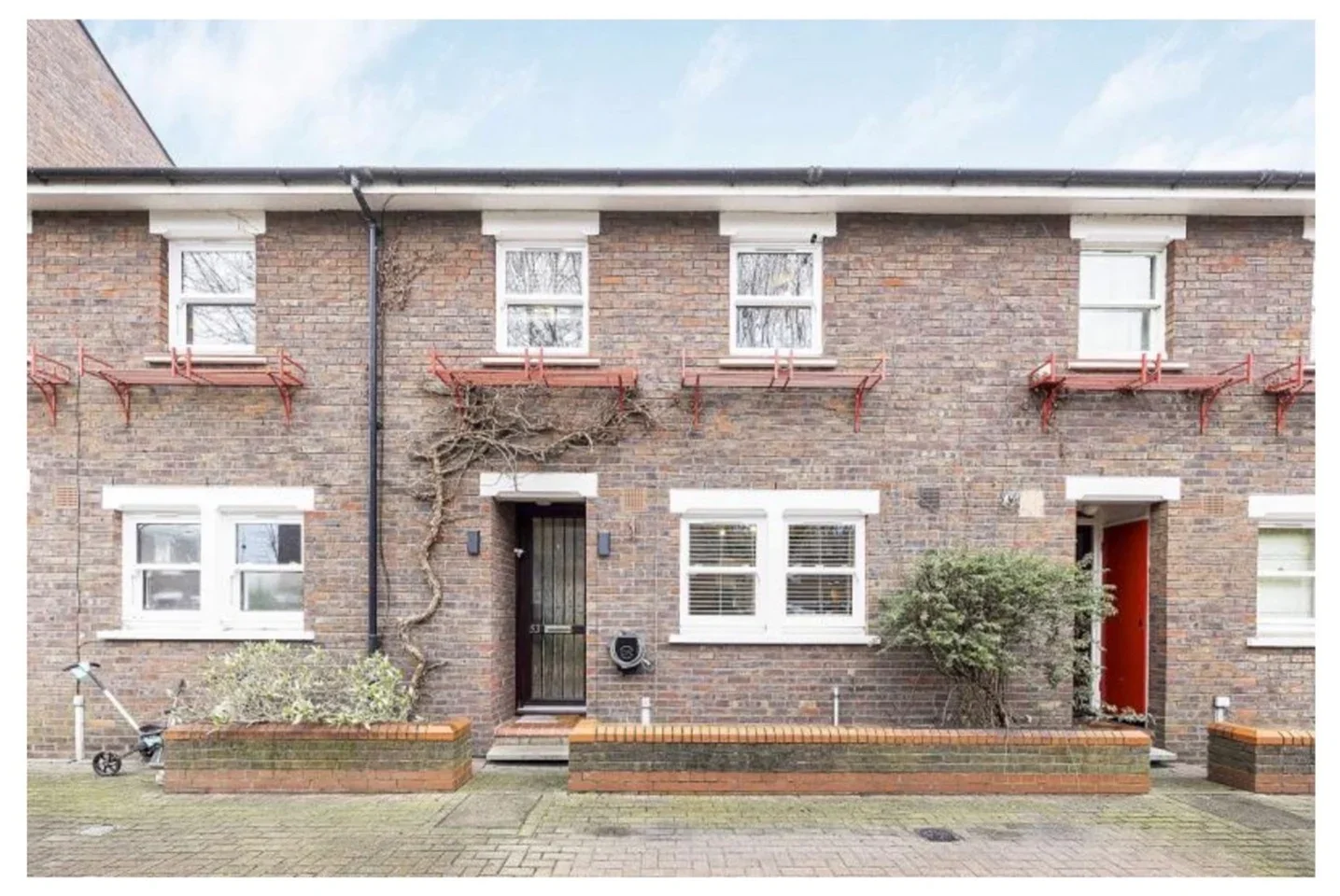 House Lockesfield Place in Greater London