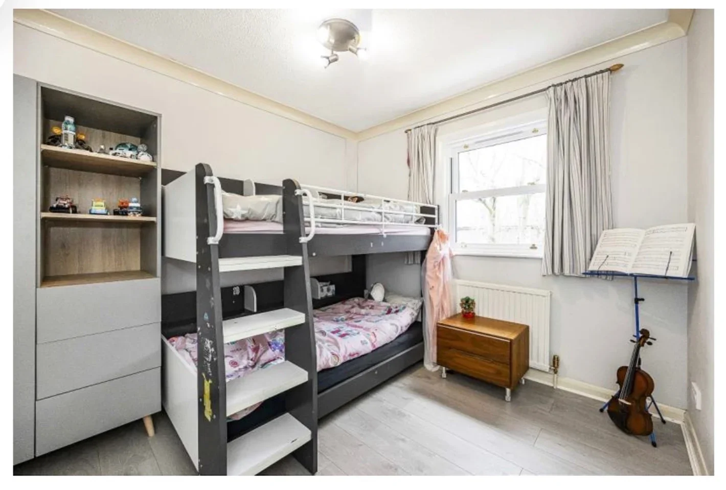 House Lockesfield Place in Greater London