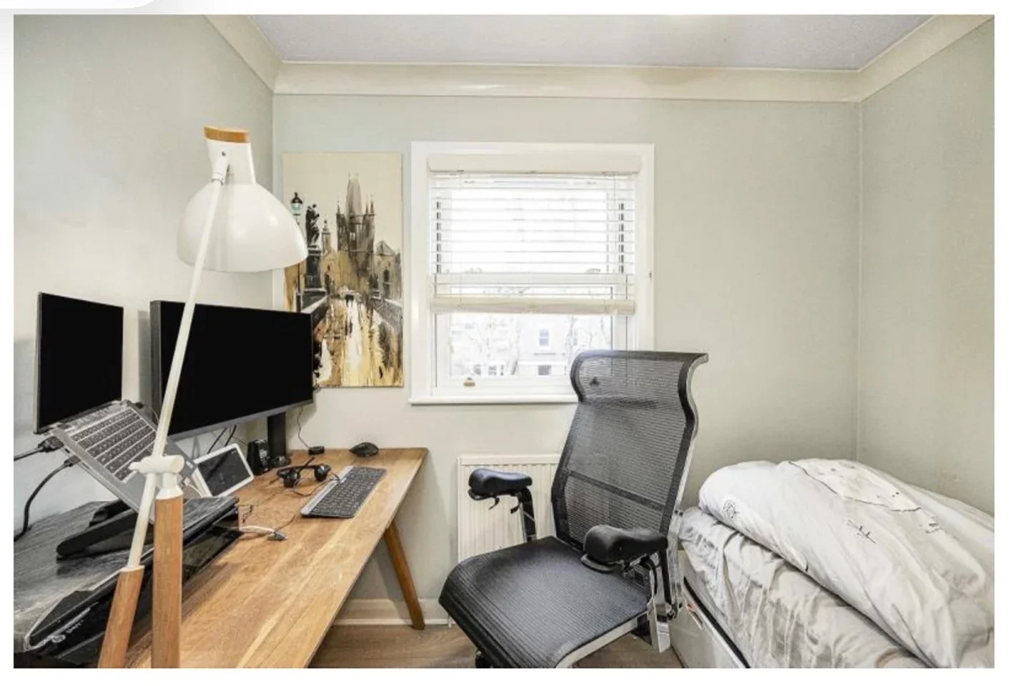 House Lockesfield Place in Greater London