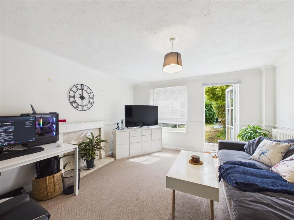 House Attlee Close in Harborough