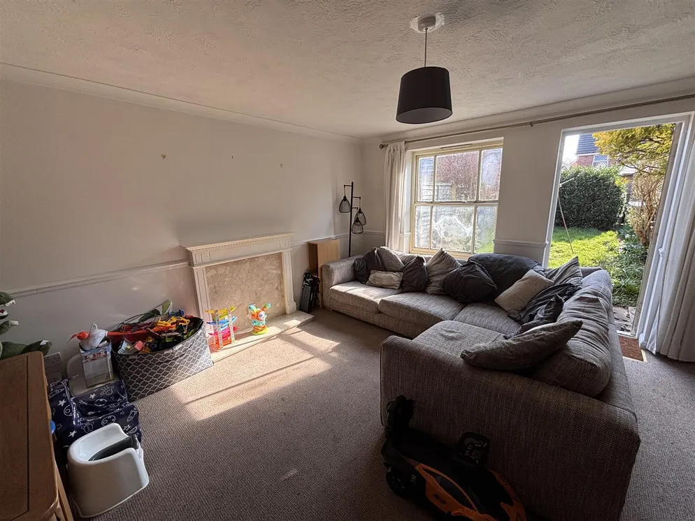 House Attlee Close in Harborough