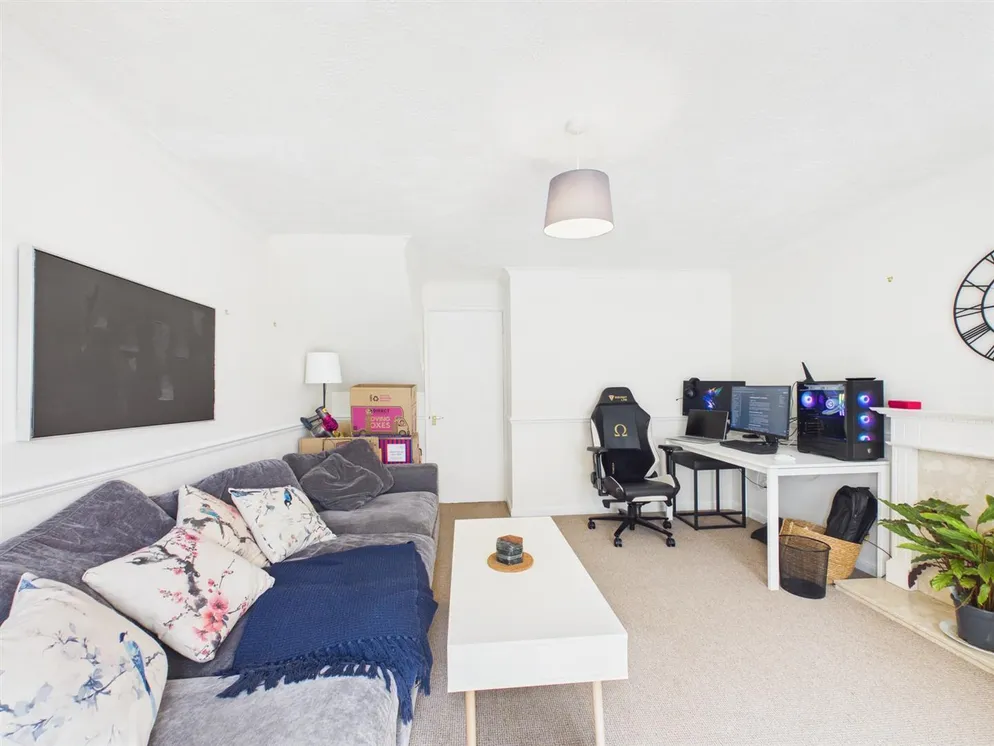 House Attlee Close in Harborough