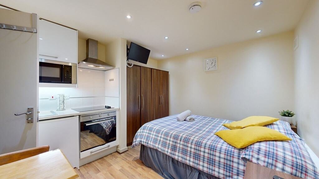 Flat Ashmore Road in City of Westminster