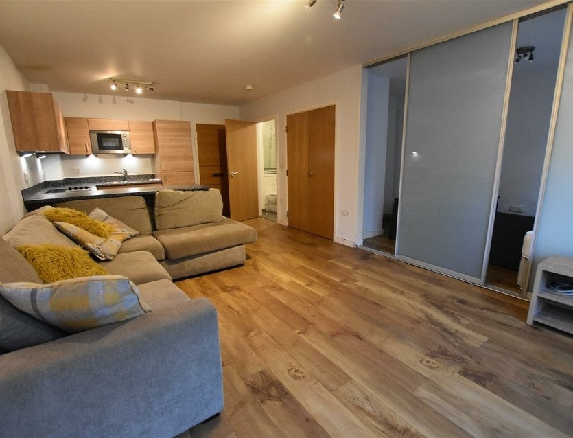 Flat Park Lodge Avenue in Greater London