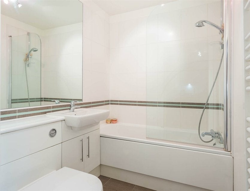 Flat Park Lodge Avenue in Greater London
