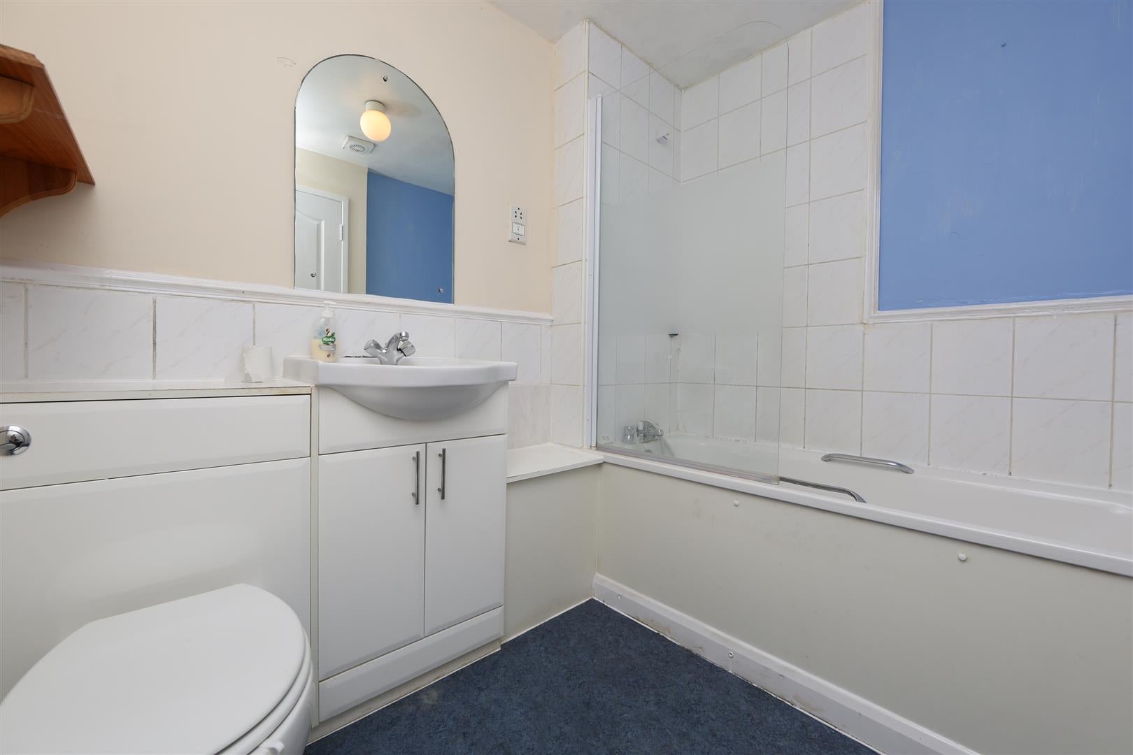 Flat Heton Gardens in Greater London