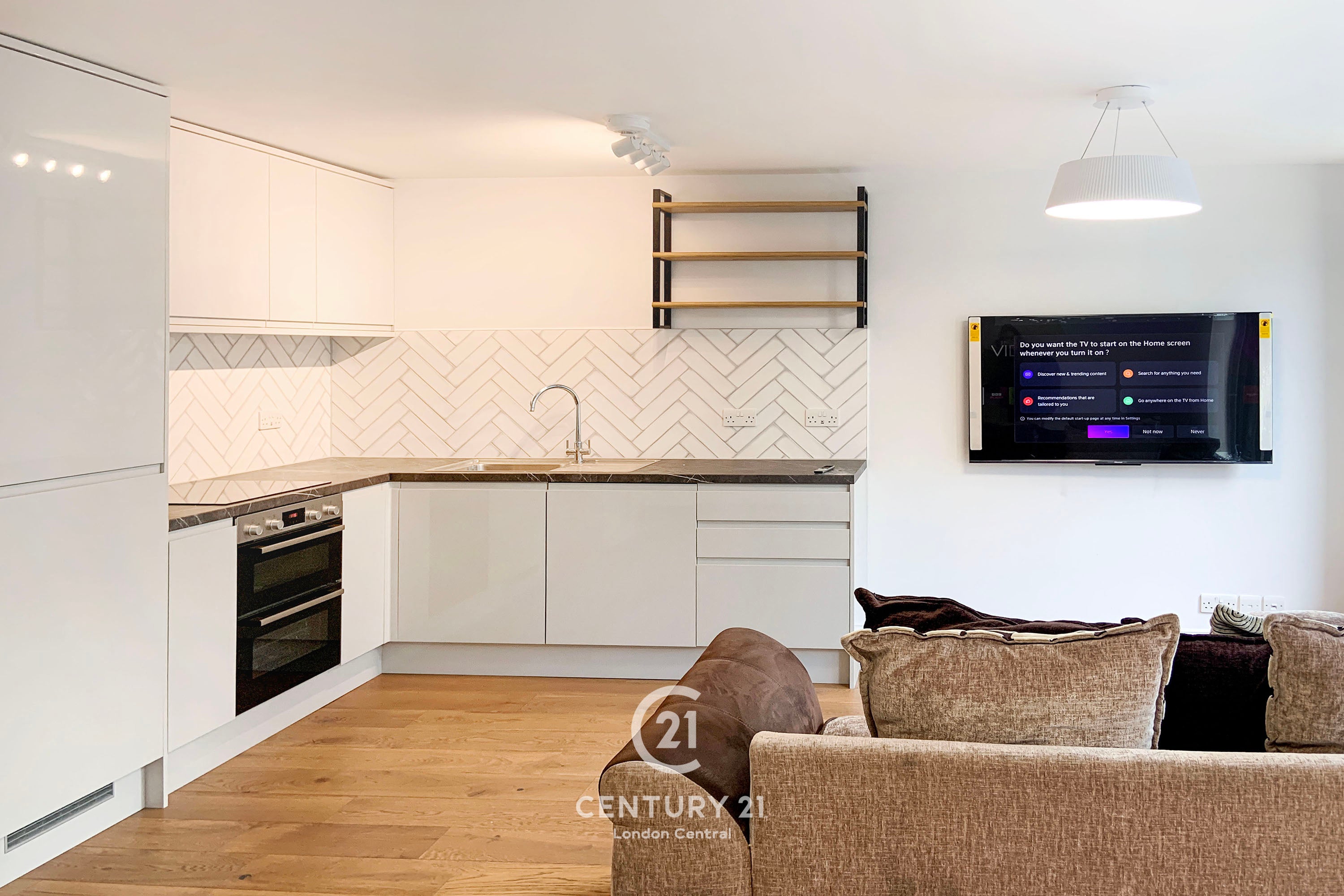Flat Warwick Road in Greater London