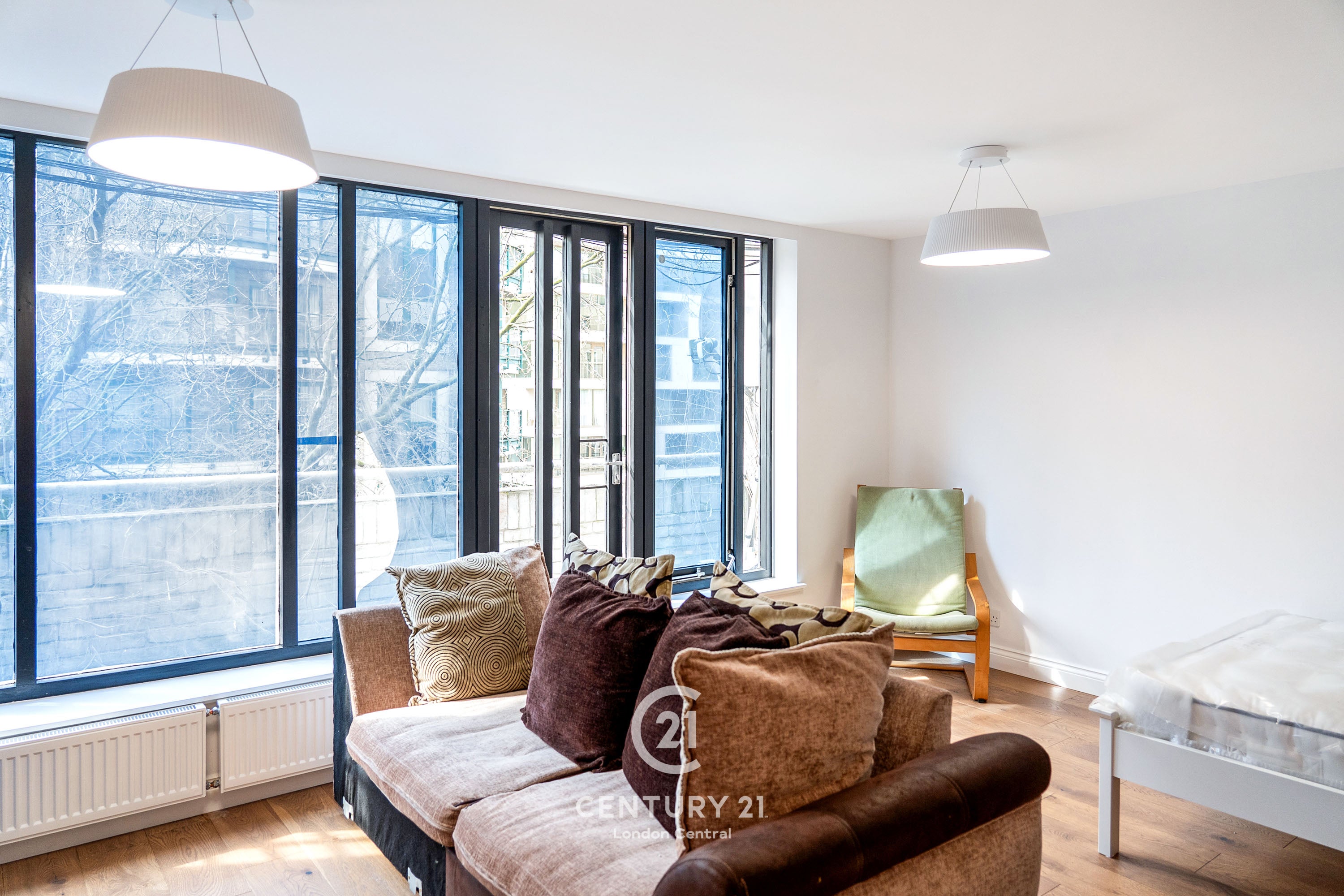 Flat Warwick Road in Greater London