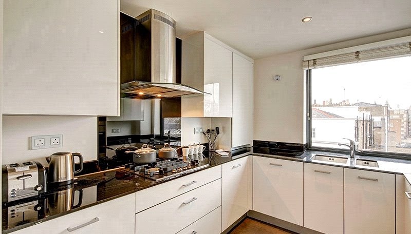 Flat Ixworth Place in Greater London