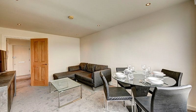 Flat Ixworth Place in Greater London