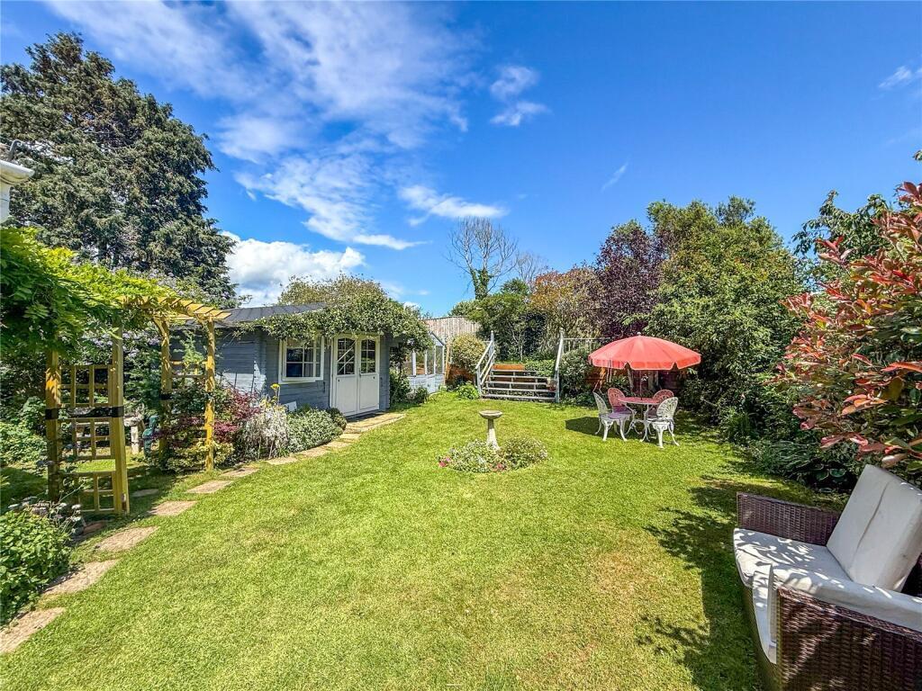 House Medlar Close in Burton