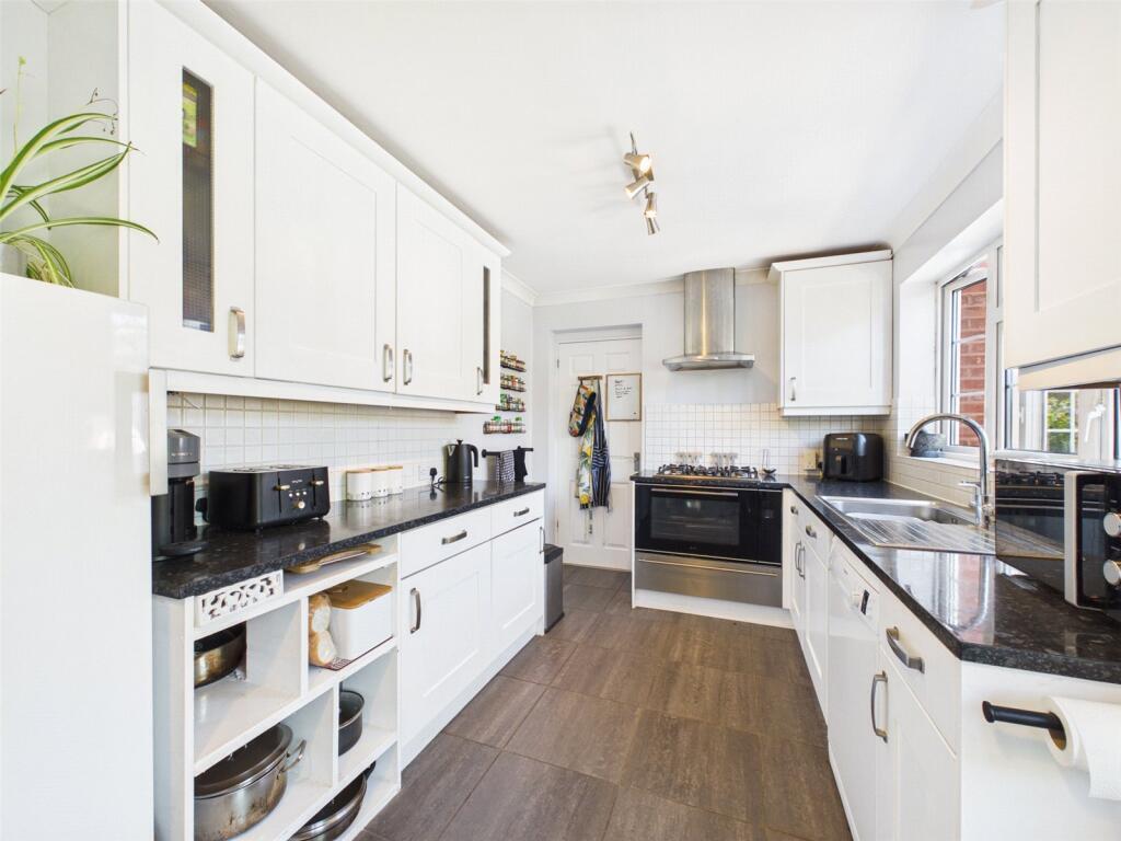 House Medlar Close in Burton