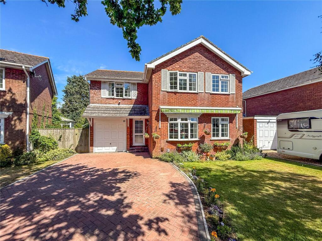 House Medlar Close in Burton
