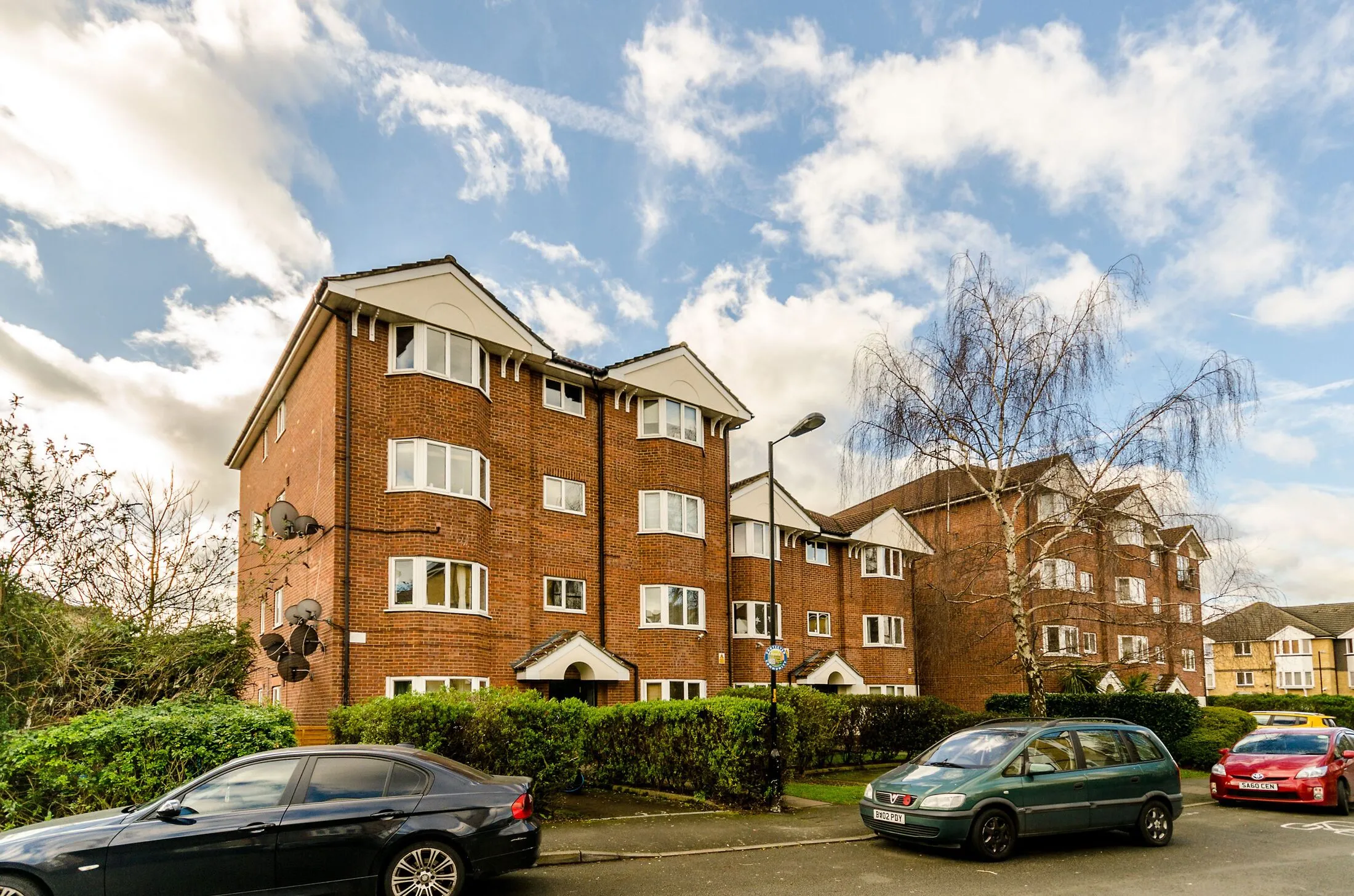 Flat Sheppard Drive in Greater London