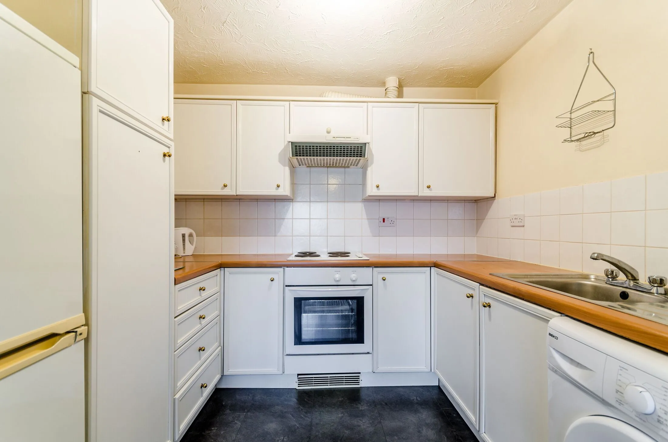Flat Sheppard Drive in Greater London