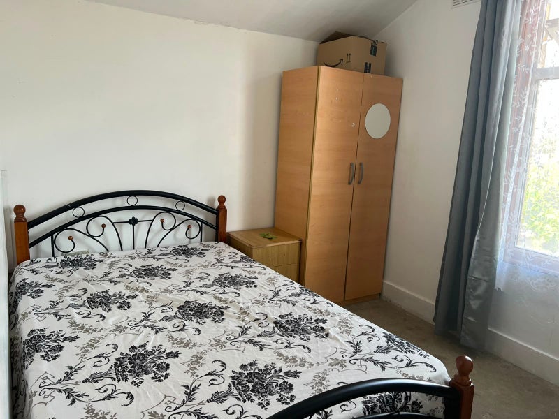 Room Browning Road in Greater London