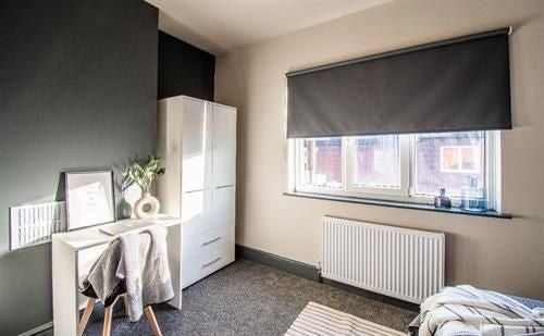 Room Lower Oxford Street in Wakefield