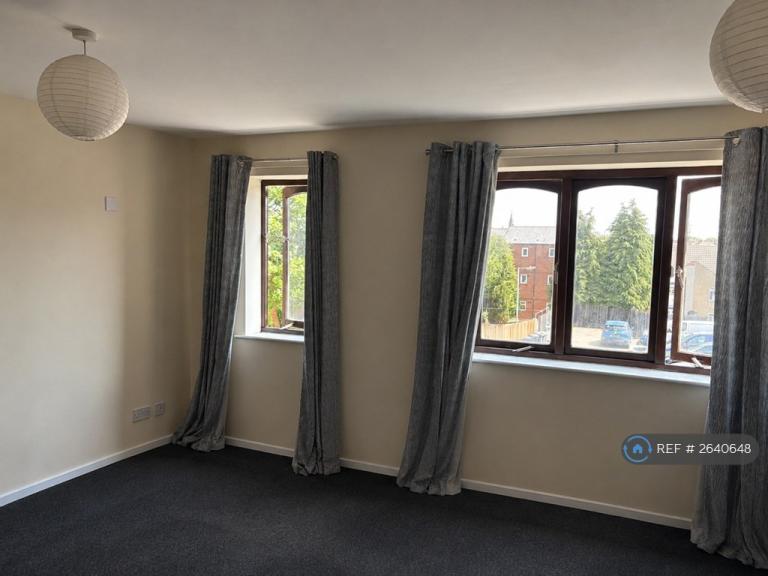 Flat Stuart Close in Kettering