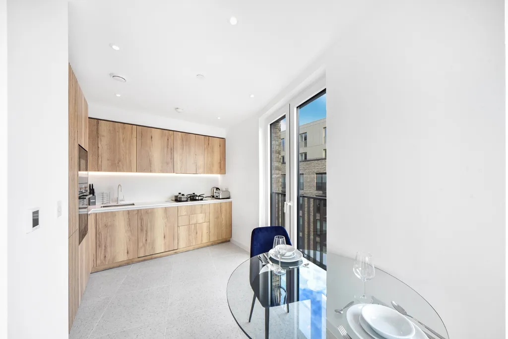 Flat Cendal Crescent in Greater London