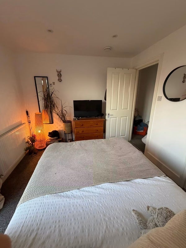 Room High Street Colliers Wood in Greater London