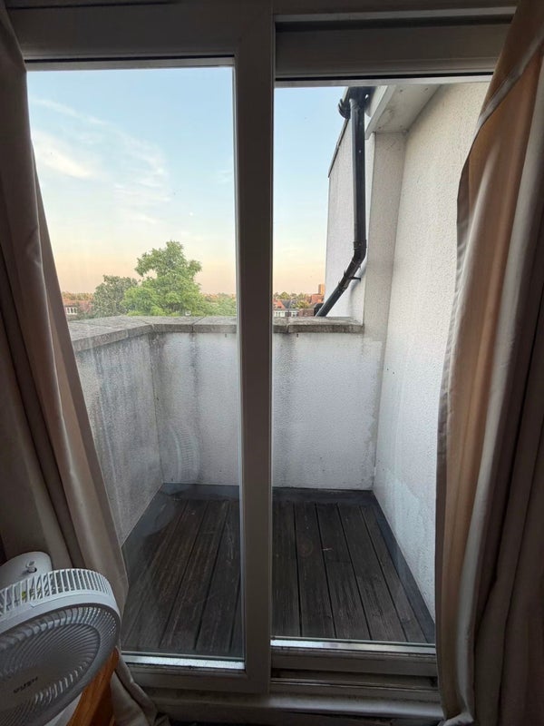 Room High Street Colliers Wood in Greater London