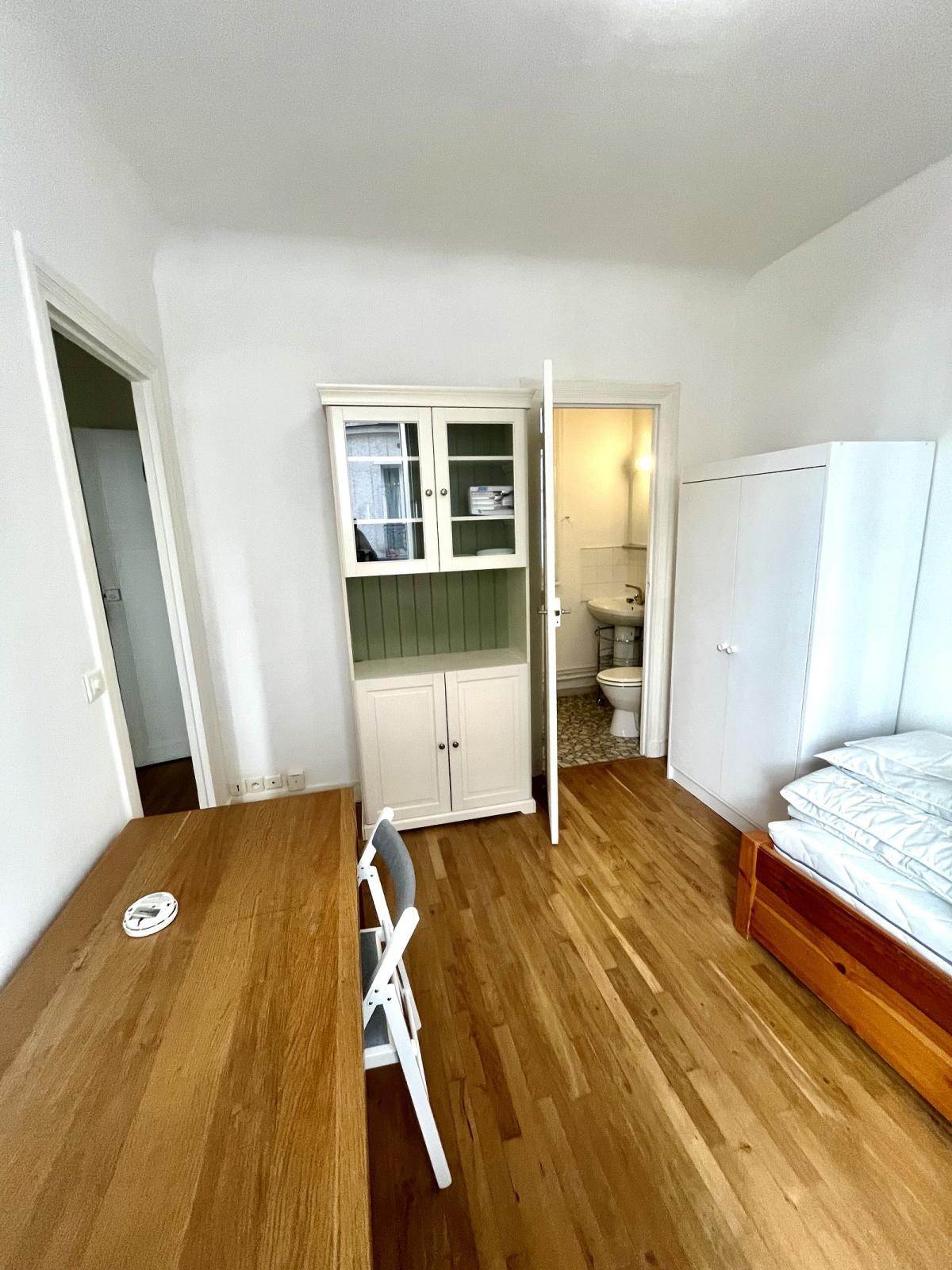 Flat Rue des Renaudes in Paris