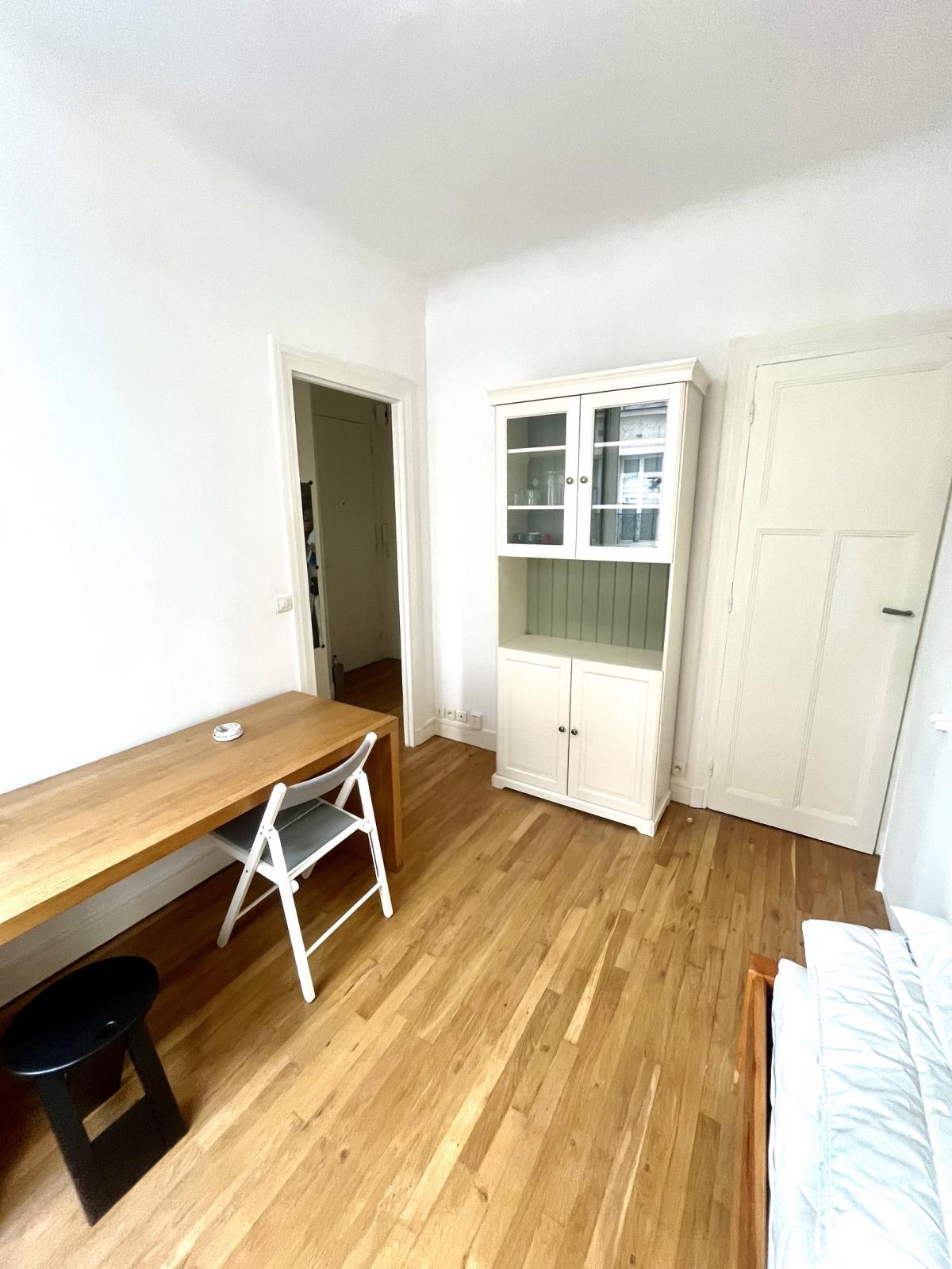 Flat Rue des Renaudes in Paris
