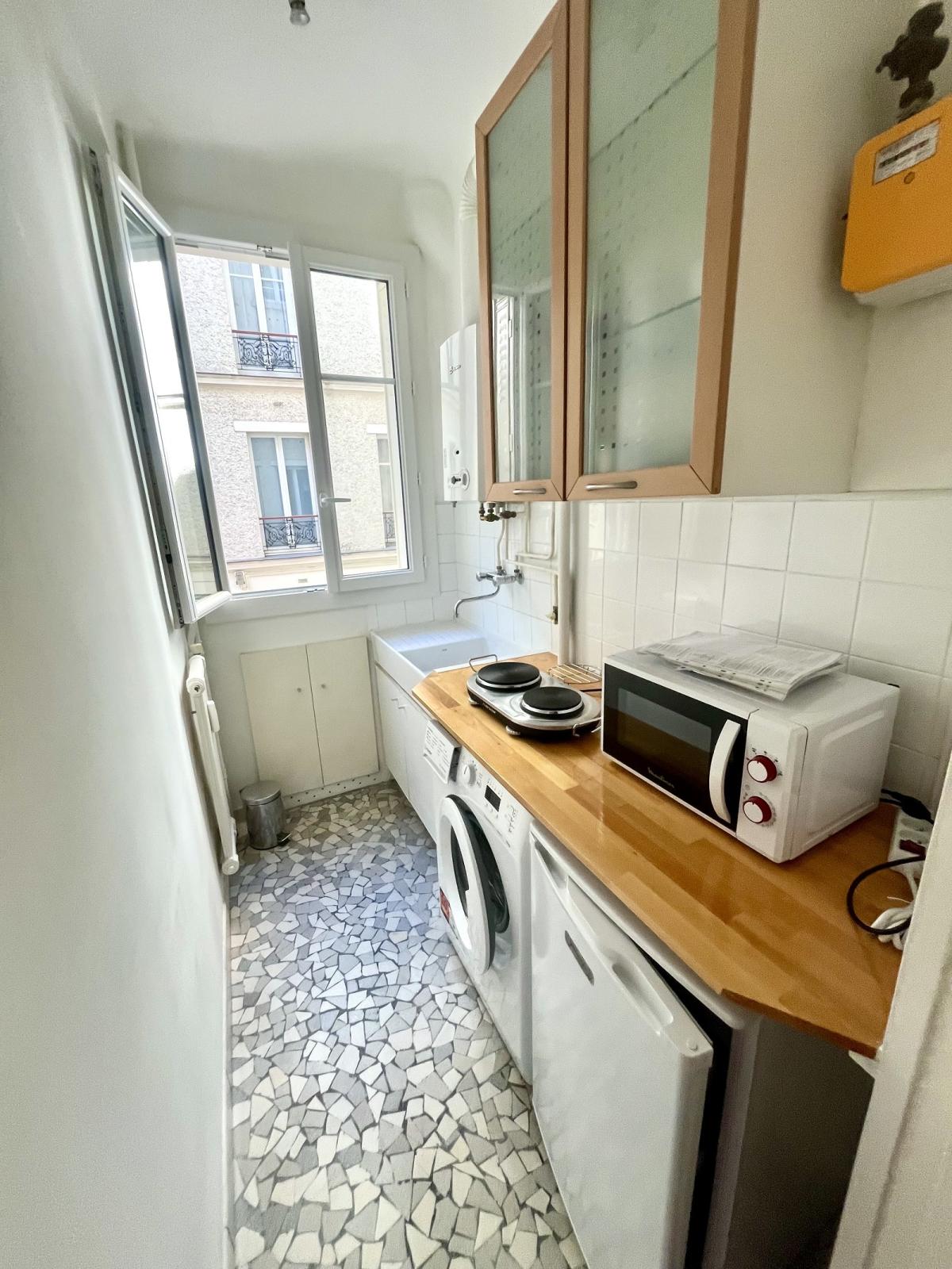 Flat Rue des Renaudes in Paris