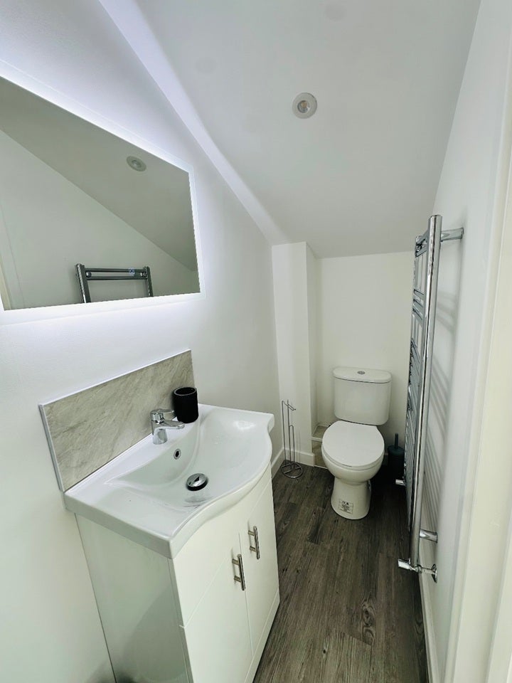 Room Powerscourt Road in Portsmouth