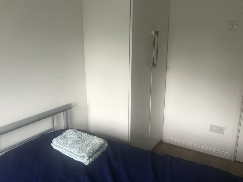 Room Browning Avenue in Greater London
