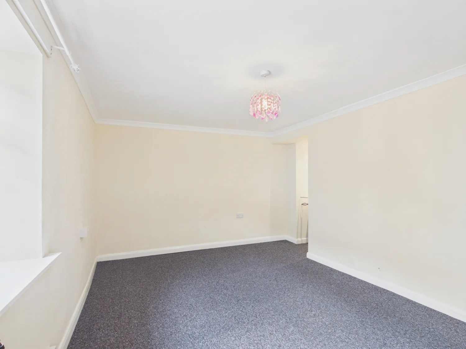 Flat Kingshill Road in Swindon