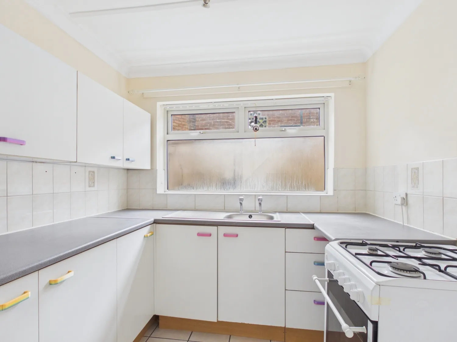 Flat Kingshill Road in Swindon