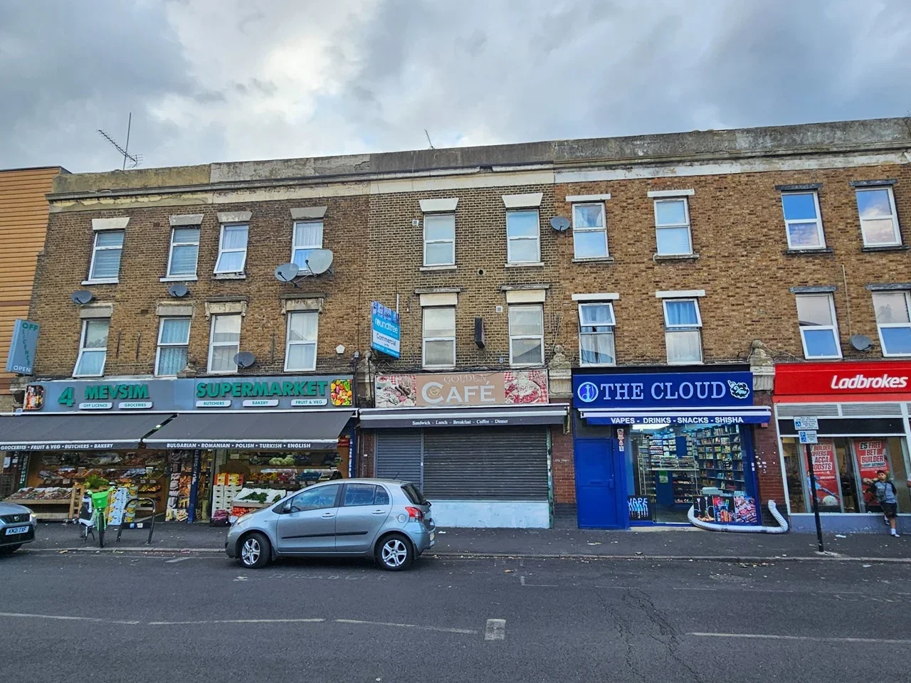 Flat Lordship Lane in Greater London