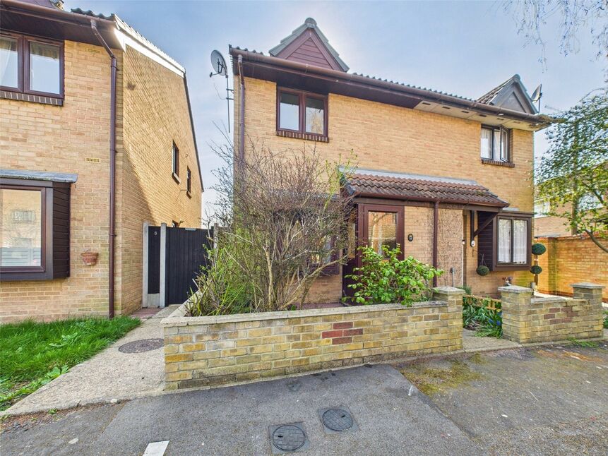 House Crawford Compton Close in Greater London