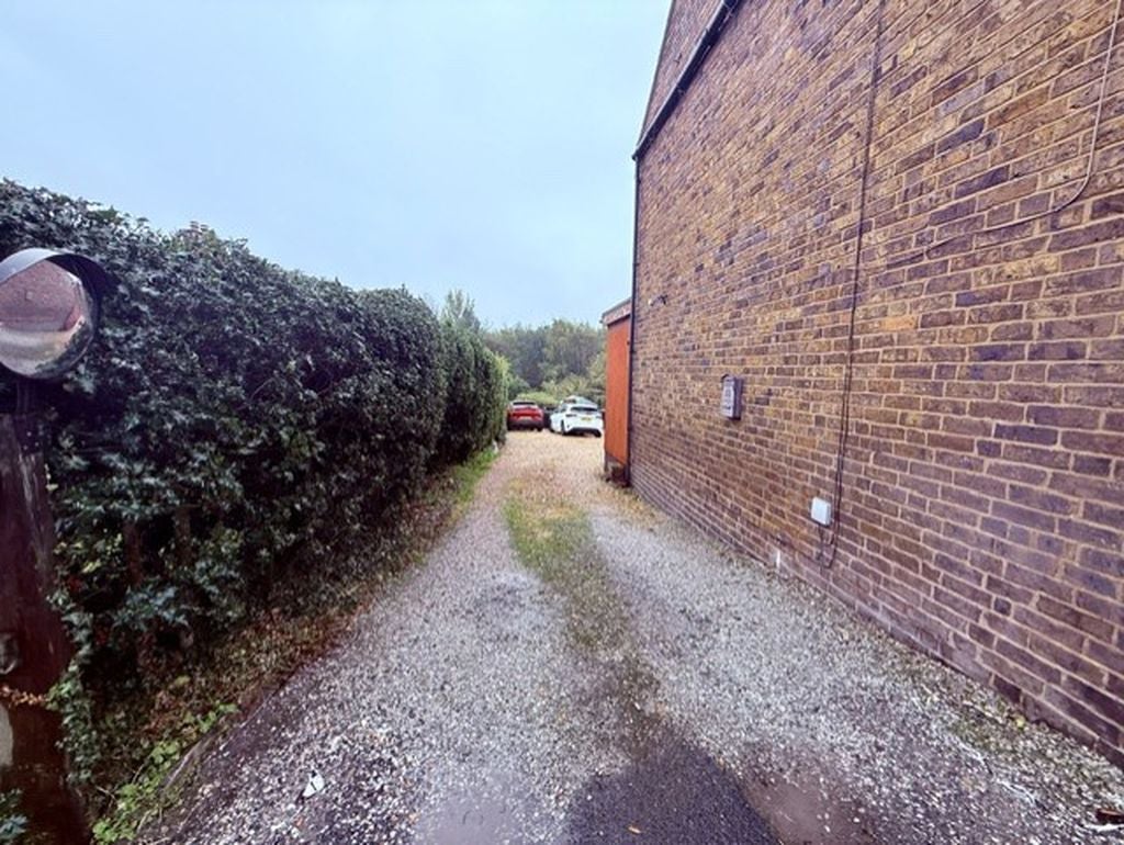 House Garmston Lane in Leighton
