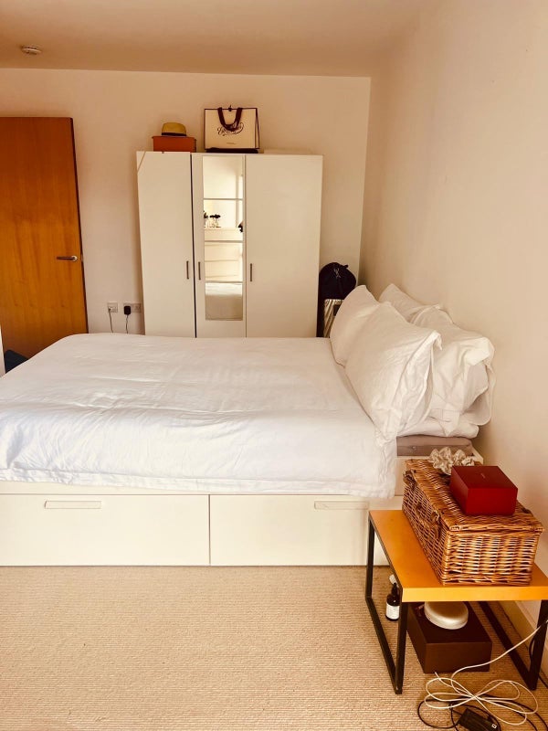 Room Canterbury Road in Greater London