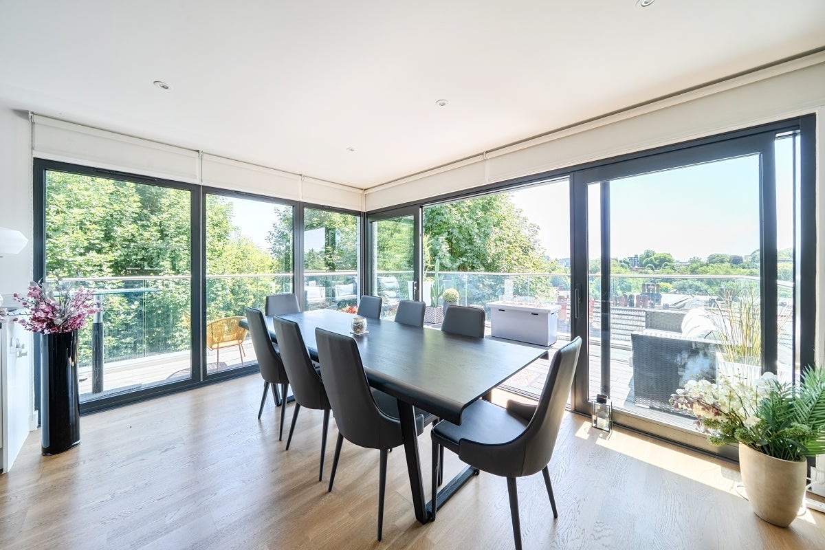 Flat Stanhope Road in Greater London