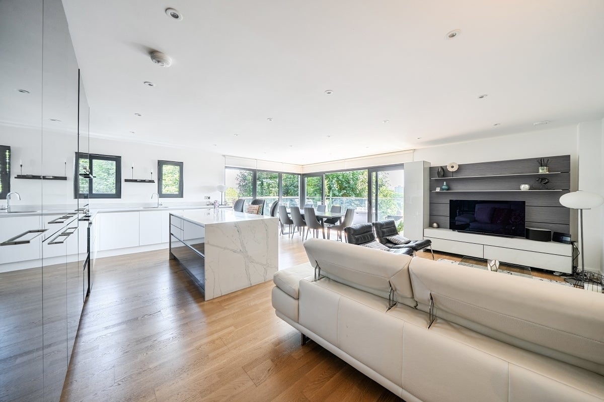 Flat Stanhope Road in Greater London